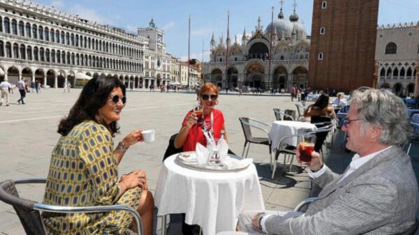 Enjoying retirement in Italy means enjoying relaxing moments in historic settings, such as St. Mark's Square in Venice | Photo: AFP