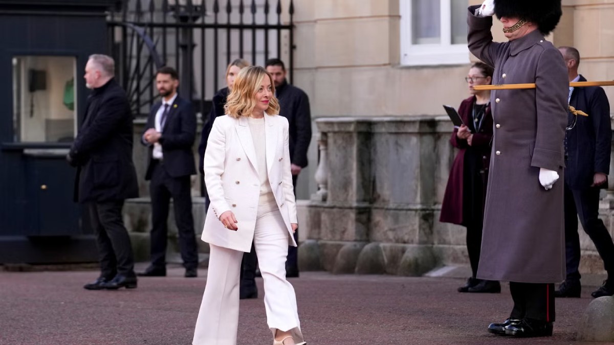 Giorgia Meloni chega a Downing Street para encontro com Keir Starmer antes da cimeira sobre a Ucrânia