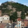 Vista panorâmica de Monselice, na região do Vêneto, Itália, com destaque para suas construções históricas e o Rocca di Monselice ao fundo | Foto: Sharry.land