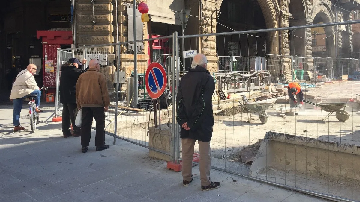 Na Itália, o “umarell” é símbolo do interesse cívico dos aposentado | Foto: Wikipedia