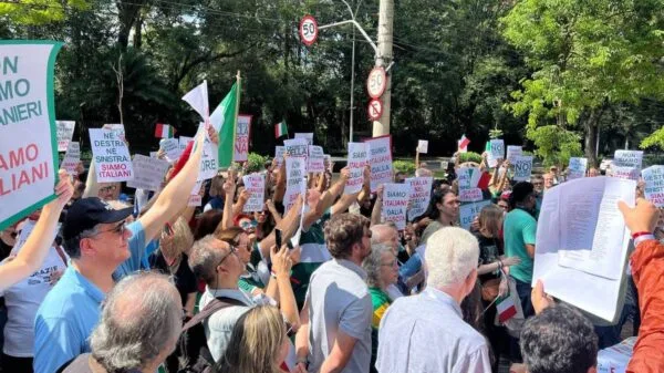 Manifestantes em São Paulo pedem manutenção do direito à cidadania italiana por descendência | Foto: Ana Paula Vedovello Maierovitch/Arquivo pessoal