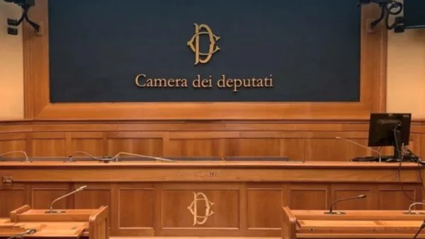 Foto ilustrativa de audiência na Câmara dos Deputados da Itália, onde ocorrem discussões e votações sobre o decreto | Foto: Divulgação