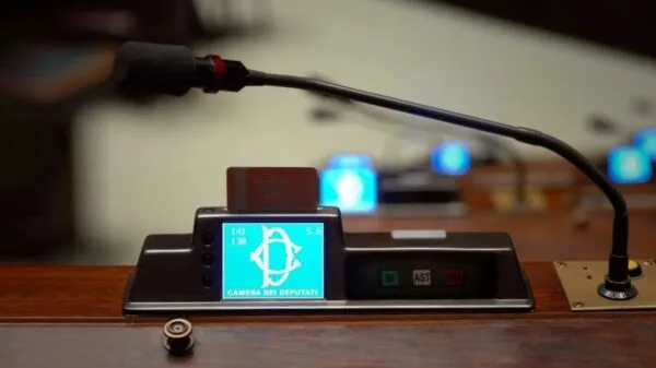 Sem voto de confiança, Câmara pode alterar proposta que restringe cidadania italiana | Foto: Camera dei Deputati