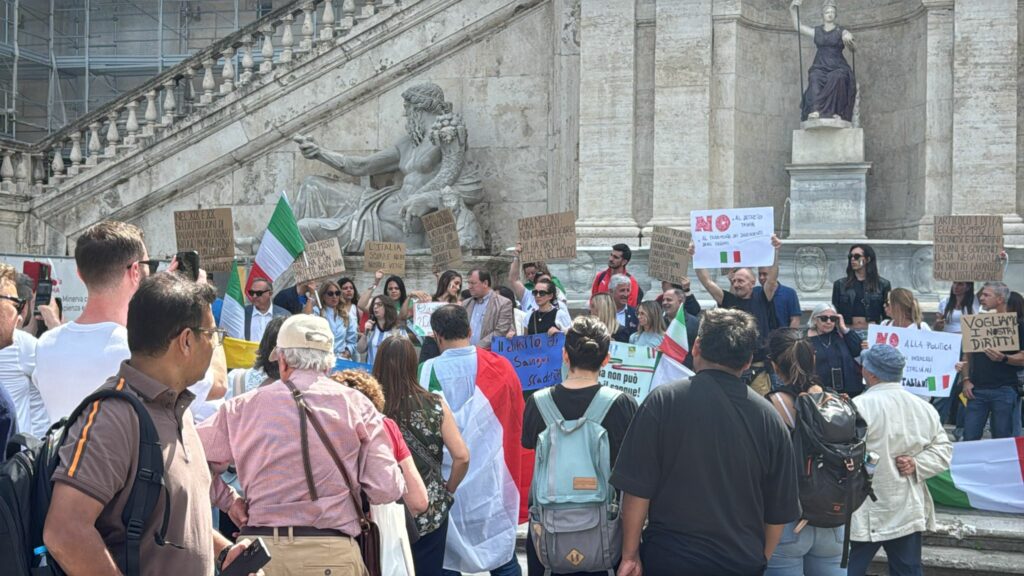 Multidão protesta em Roma contra projeto que restringe cidadania italiana por sangue