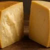A diferença entre Parmigiano Reggiano e Grana Padano vai além do preço | Foto: IA