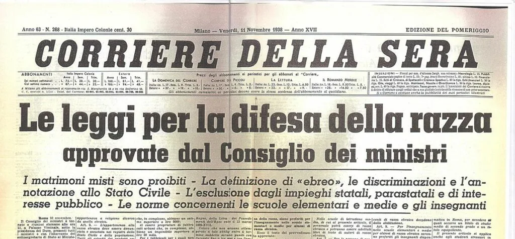 Edição do Corriere della Sera de 14 de novembro de 1938 anuncia a aprovação das Leis Raciais pelo governo fascista italiano. O título destaca: 'Leis para a defesa da raça aprovadas pelo Conselho de Ministros'