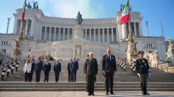 Presidente Mattarella deposita coroa de louros no Altare della Patria, em Roma | Foto: Divulgação