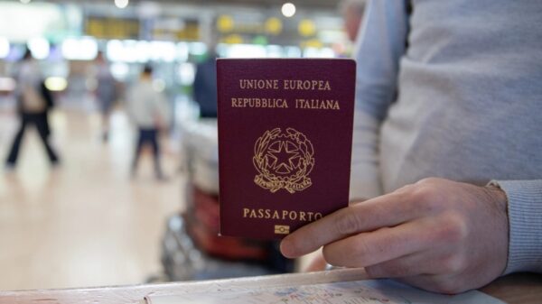 Sistema Click Day trava emissão de passaportes em SP. Italianos reclamam de filas virtuais, falta de vagas e impacto em outros consulados. | Foto: Depositphotos