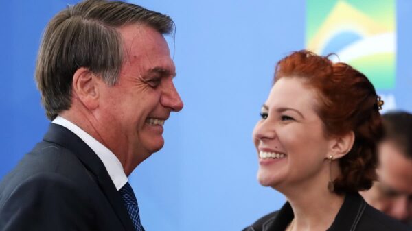 Deputada Carla Zambelli é aliada histórica do ex-presidente; extradição dela foi solicitada após fuga para a Itália | Foto: PR