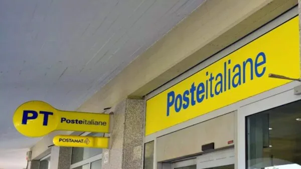 Logotipo da Poste Italiane em agência da capital italiana | Foto: Alberto Pizzoli / AFP