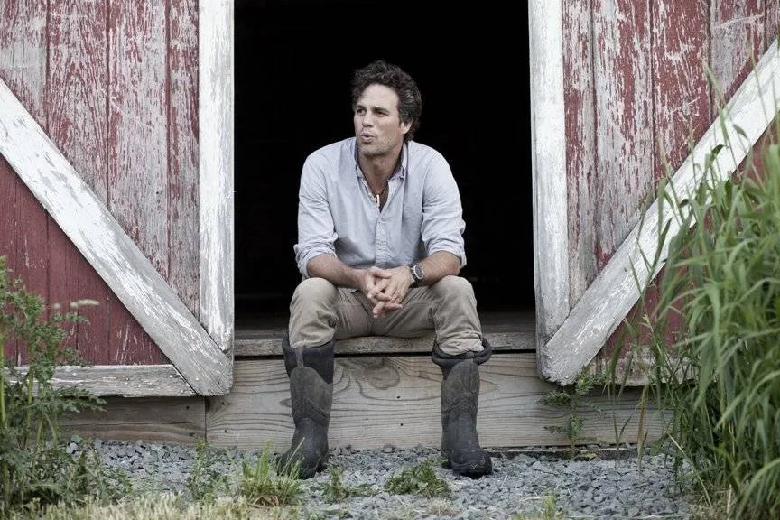 Mark Ruffalo em sua fazenda no interior de Nova York, onde vive com a família e mantém práticas sustentáveis | Foto: Reprodução