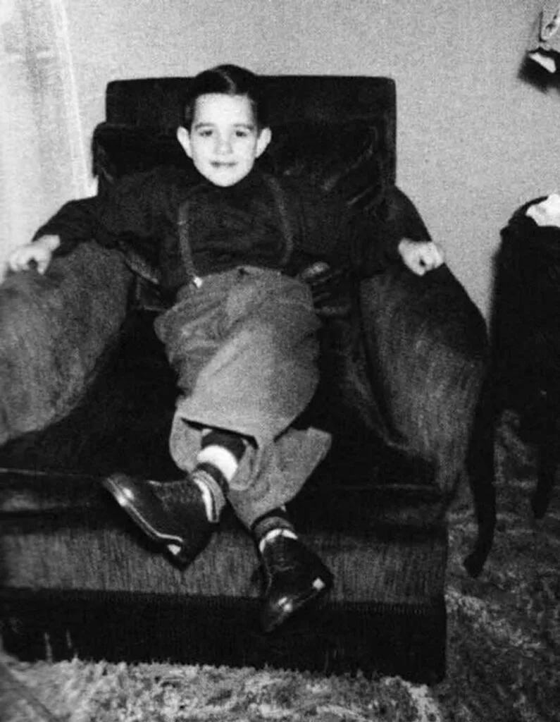 Scorsese ainda criança, em sua casa no bairro de Little Italy, em Nova York | Foto: Reprodução