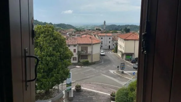 Cidades italianas encolhem com queda de nascimentos e nova lei de cidadania