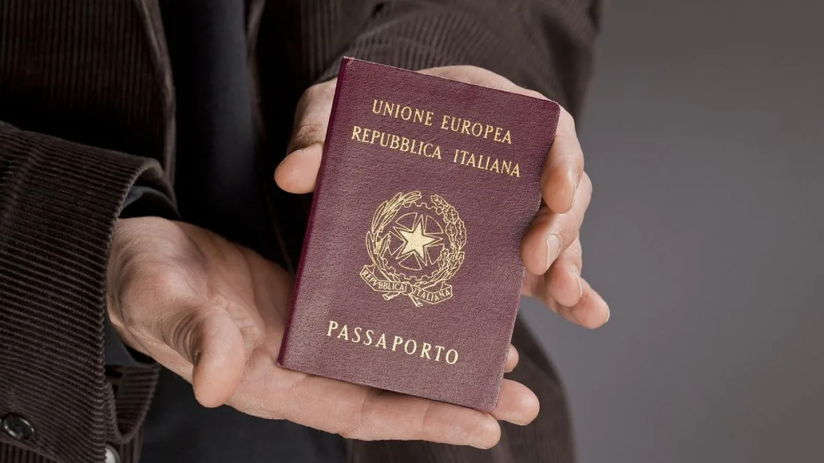 Naturalizados italianos deixam o país por falta de inclusão. Um terço dos emigrantes registrados entre 2023 e 2024 pertence a esse grupo | Foto: RSI