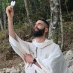Padre Matteo Balzano atuava com jovens em Cannobio, norte da Itália.