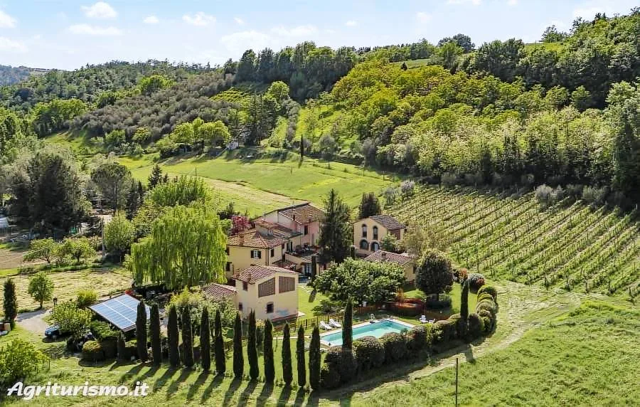 Agriturismo Il Biancospino, em Castelfiorentino: entre vinhedos e colinas da Toscana, a propriedade oferece hospedagem com gastronomia local e tranquilidade rural.