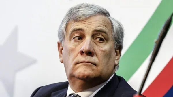 Antonio Tajani, vice-premiê e ministro das Relações Exteriores da Itália, idealizador do decreto que impôs restrições ao reconhecimento da cidadania italiana por descendência.