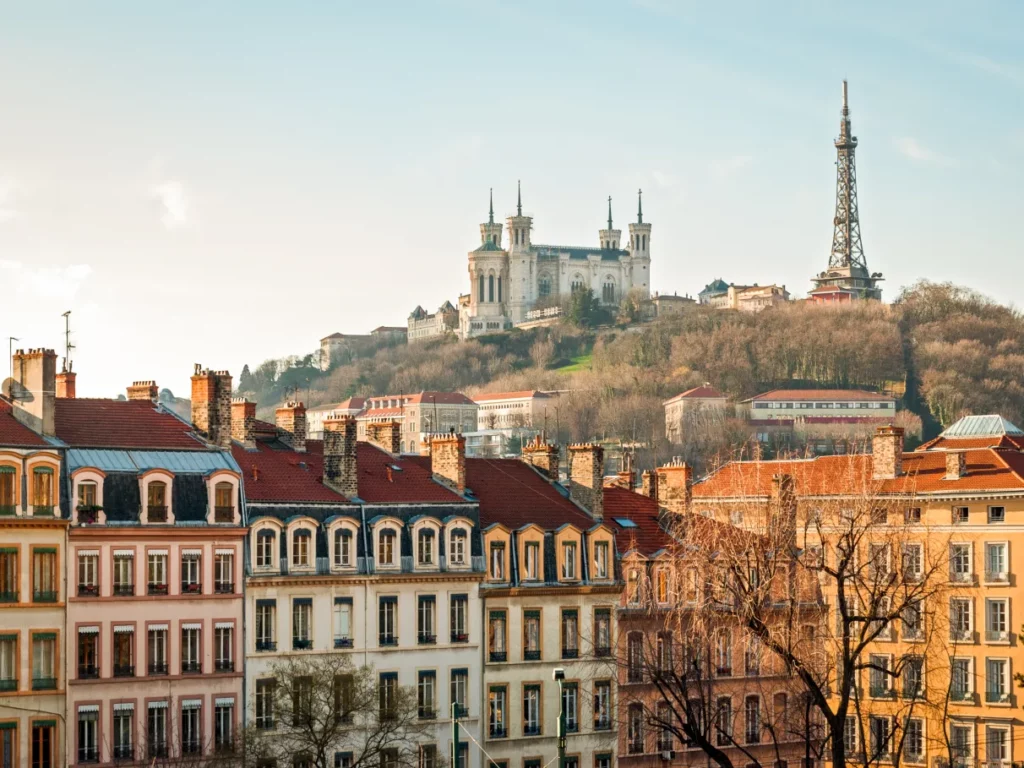 Lyon encanta pela herança culinária e pela arquitetura preservada nas margens do rio Saône.