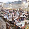 Visitantes aproveitam a tradicional sagra em Chioggia, no Vêneto, com pratos típicos à base de frutos do mar