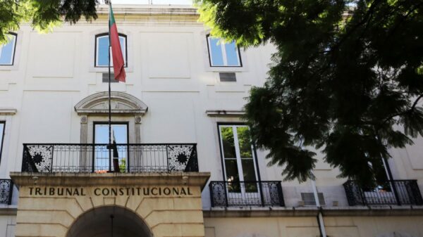A decisão em Portugal reforça a percepção de que as cortes constitucionais europeias priorizam a proteção de direitos históricos e constitucionais