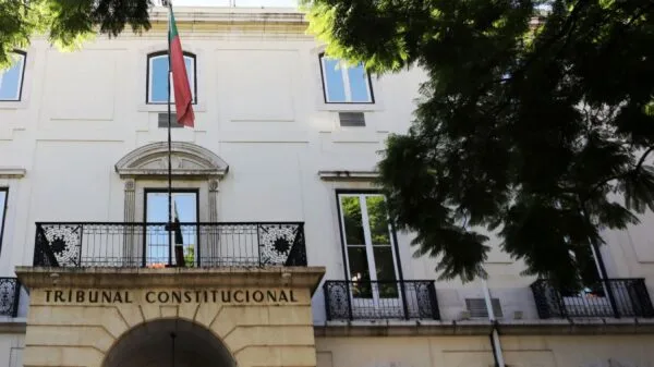 La decisión de Portugal refuerza la percepción de que los tribunales constitucionales europeos priorizan la protección de los derechos históricos y constitucionales.