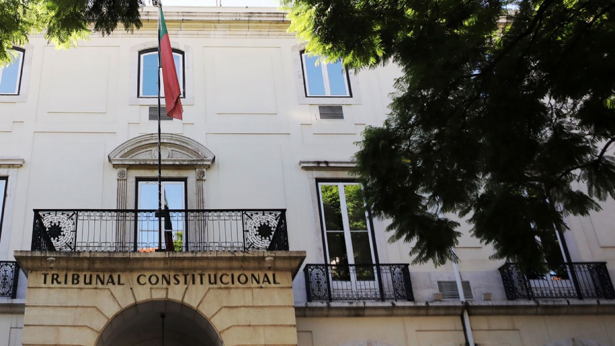 A decisão em Portugal reforça a percepção de que as cortes constitucionais europeias priorizam a proteção de direitos históricos e constitucionais
