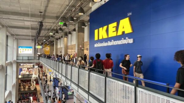 Ikea attracts Brazilians who have recently arrived in Italy, but it's not the only affordable furniture option.