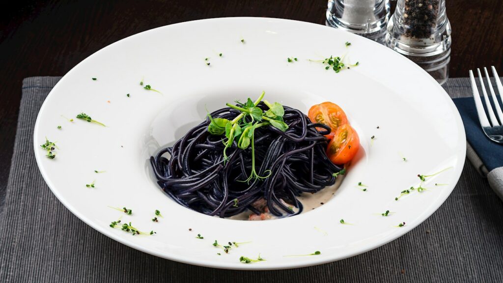 O que comer no Vêneto: Spaghetti al nero di seppia