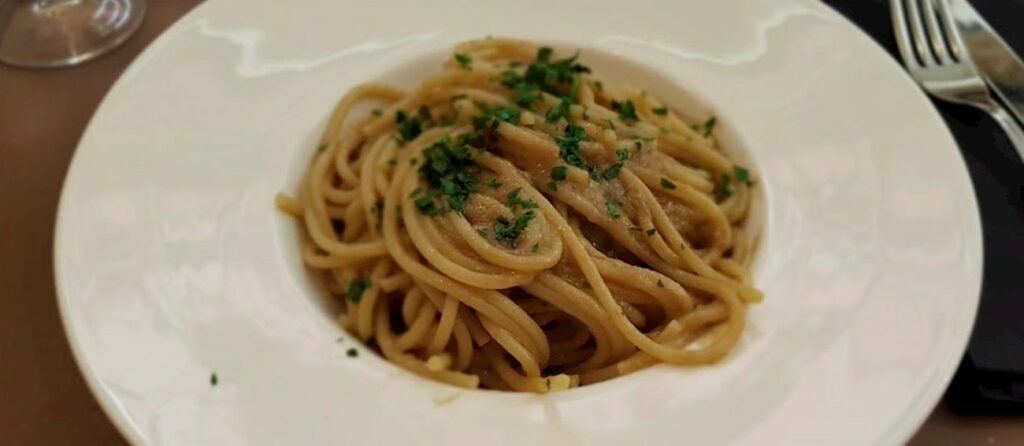 O que comer no Vêneto: bigoli in salsa