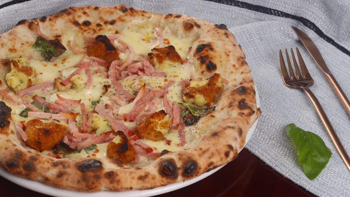 Chef brasileiro leva pizzaria de SP ao topo do ranking internacional de pizzas