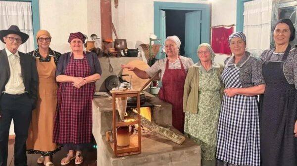I nonni di Casa Nostra preparano ricette tipiche italiane e accolgono i visitatori con musica e storie in Venda Nova do Imigrante.
