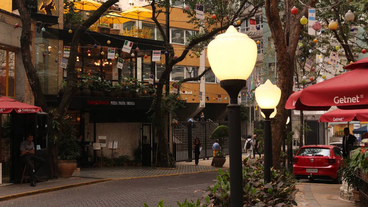 Rua Avanhandava mistura charme europeu e boa comida em São Paulo