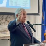 Antonio Tajani discursa para a comunidade ítalo-americana no consulado em Nova York.