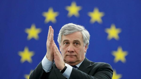 Tajani raggiunge il 39,3% di consensi e accorcia le distanze da Meloni, in testa con il 46%