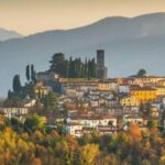 Encontro anual em Barga reúne representantes da diáspora toscana para debater cultura e cidadania.