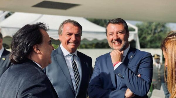 Lorenzato, Bolsonaro e Salvini em registro conjunto: aliança política reforçada após condenação