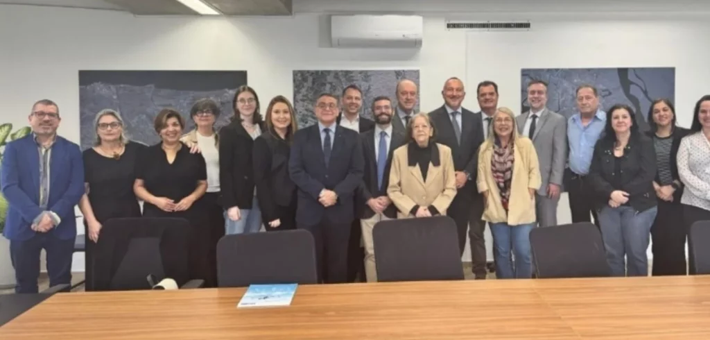 Encontro no consulado de SP reúne Fabio Porta, Fornara e lideranças italianas sobre serviços consulares