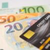 BCE orienta guardar €70 a €100 em casa para emergências como crises, apagões e falhas nos sistemas eletrônicos.