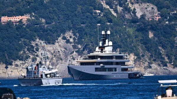 O iate Seven Seas, de Steven Spielberg, ancorado em Portofino, foi base para a estadia do casal Obama.