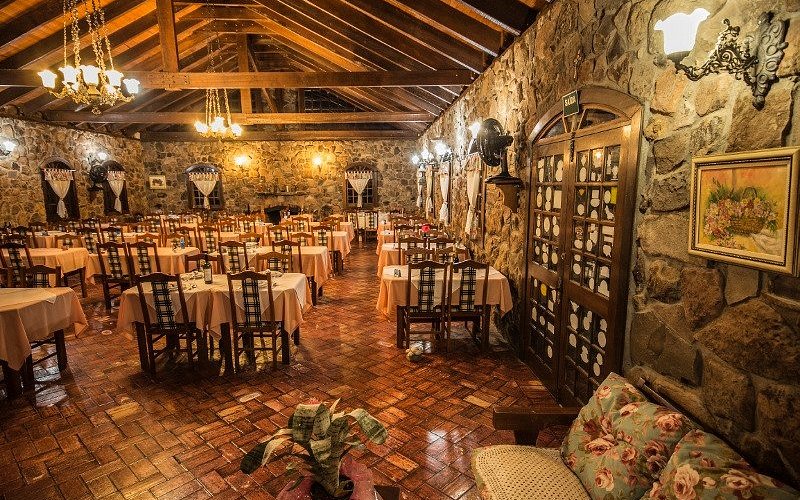 Cantina Antica Itália serve pratos típicos como massas artesanais, galeto, radicci com bacon e polenta brustolada, em clima de tradição italiana.