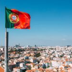 Nova lei restringe vistos e reagrupamento familiar, afetando diretamente a comunidade brasileira em Portugal.