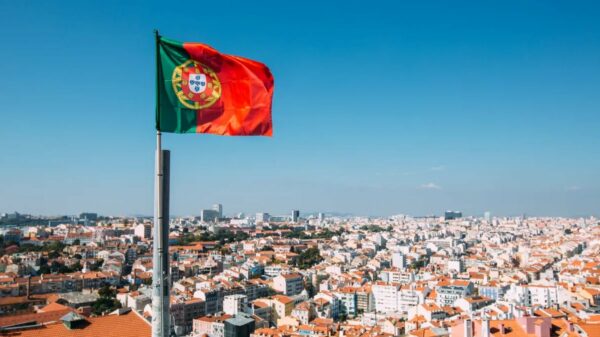 Nova lei restringe vistos e reagrupamento familiar, afetando diretamente a comunidade brasileira em Portugal.
