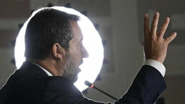 Matteo Salvini defende proposta de visto por pontos.