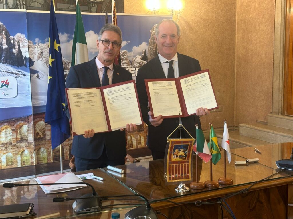 Zema e Luca Zaia assinaram o acordo em encontro oficial na Itália