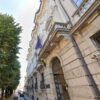 Tribunal de Mantova questiona exclusão de menor da cidadania italiana e envia caso à Corte Constitucional. Decisão pode influenciar processos semelhantes.