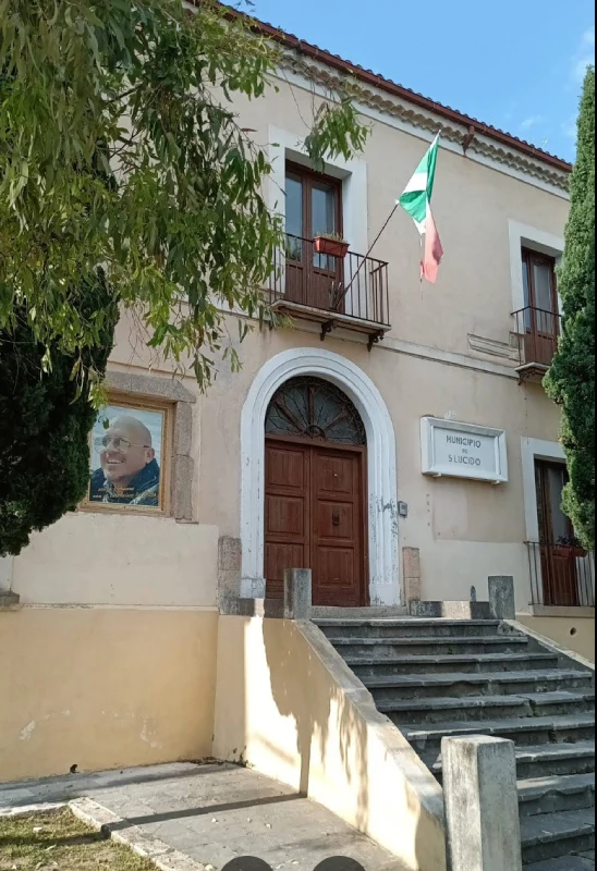 O Tribunal de Paola obrigou o Comune de San Lucido a cumprir a decisão e reconheceu que o município não respondeu ao processo.