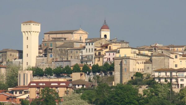 Vista panorâmica de Torrice, na província de Frosinone, região do Lácio, centro da Itália.