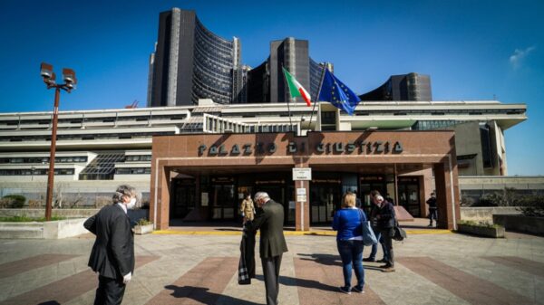 Tribunal de Nápoles designa oito juízes para acelerar processos de cidadania italiana.