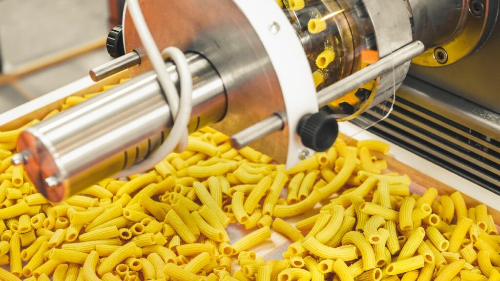 Itália lidera a produção mundial de macarrão com 4,2 milhões de toneladas, segundo o World Pasta Day 2025.