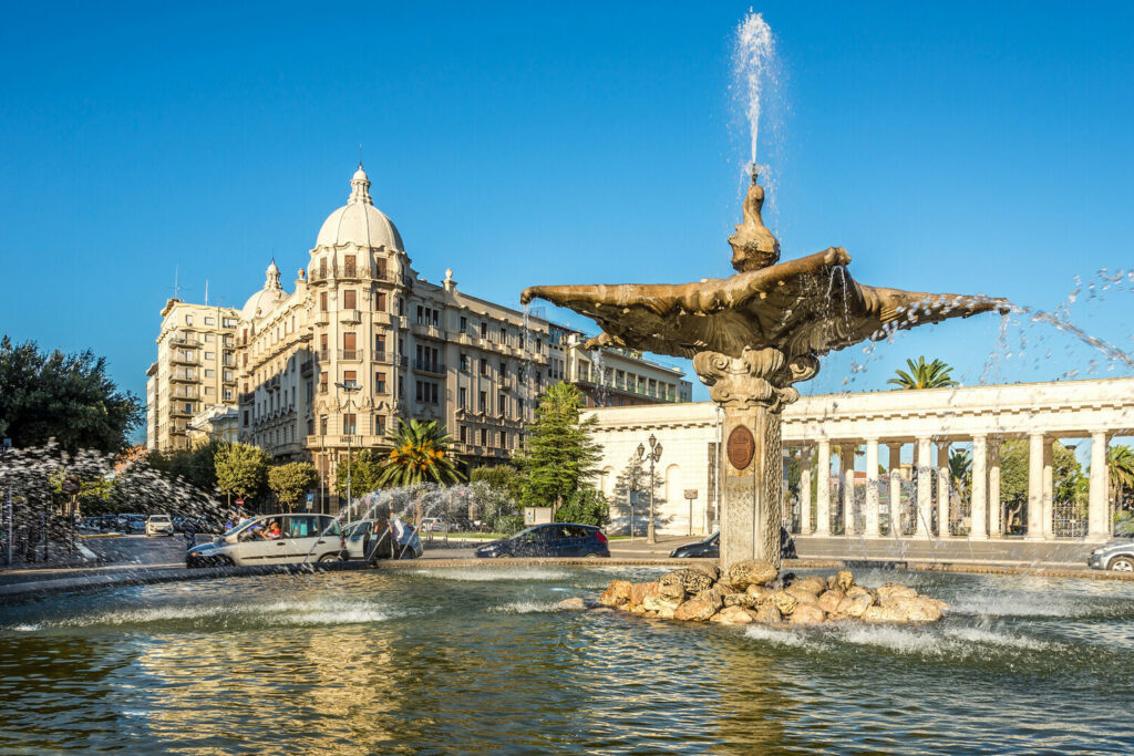 Foggia, no coração da região da Puglia, combina elegância arquitetônica e tradição no cenário de sua praça central.